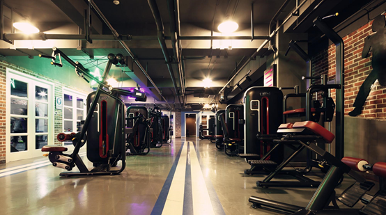 英豪斯健身房健身告诉你肌肉块头大是否力量大